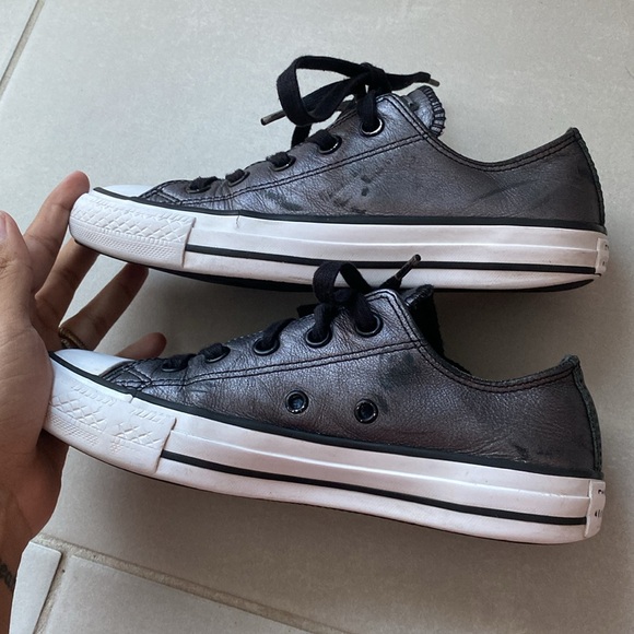 Converse All Star Women's Shoe Metallic Gray Low Top Leather Size 5 - Picture 7 of 10